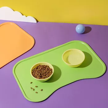 Silicone Pet Bowl Mat: Contain Spills and Crumbs Fast